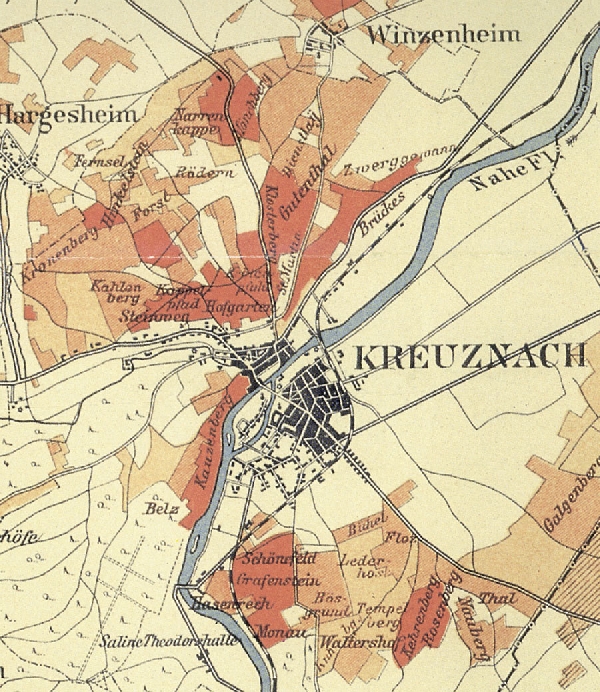 Die Abbildung zeigt einen Ausschnitt des Ortes Kreuznach mit seinen Lagen. Aus der historischen Nahe-Weinbau-Karte für den Regierungsbezirk Koblenz aus dem Jahre 1901.