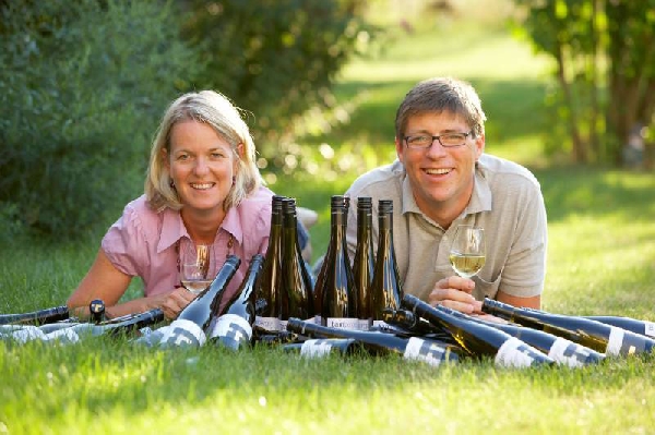 Das Foto zeigt Ute und Heiko Bamberger vom gleichnahmigen Weingut in Meddersheim, Nahe.