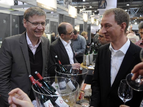 Das Foto zeigt Günther Jauch, Inhaber von Weingut Von Othegraven auf der Messe ProWein am Gemeinschaftsstand des VDP.