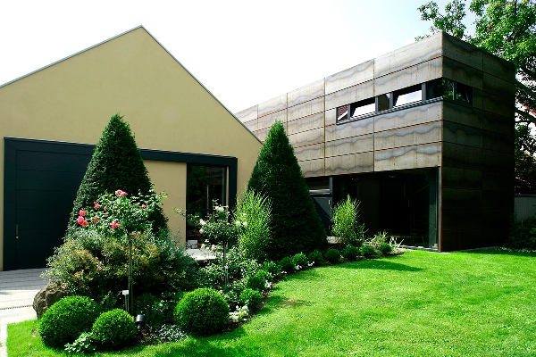 Diese Abbildung zeigt das Kelterhaus von Weingut Wittmann.