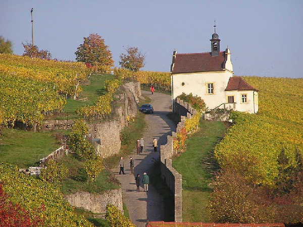 Das Foto zeigt die Valentiunuskapelle der Gemeinde Frickenhausen.