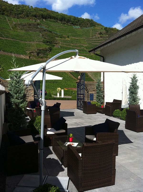 Das Foto zeigt die Lounge von Weingut Deutzerhof.