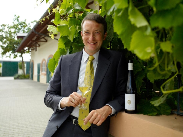 Das Foto zeigt Dr. Clemens Kiefer, Direktor von Weingut Prinz von Hessen.