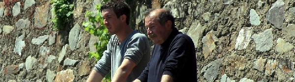 Das Foto zeigt Mario und Hugo Schwang von Weingut Reuscher-Haart.