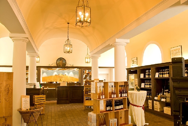 Das Foto zeigt das Wein-Cabinet auf Schloss Johannisberg.