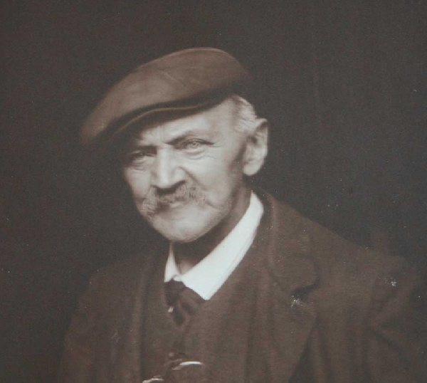 Das Foto zeigt Balthasar Ress, Gründer des gleichnamigen Weinguts.