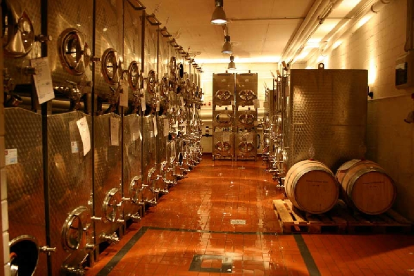 kellerei_im_rheingarten_edelstahlkeller