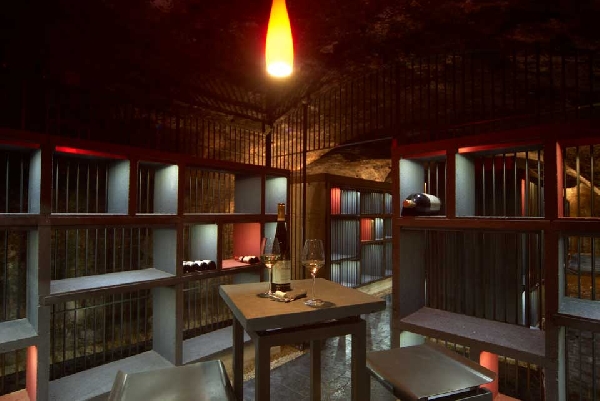 Das Foto zeigt einen Privatkeller der wineBANK von Weingut Balthasar Ress. 