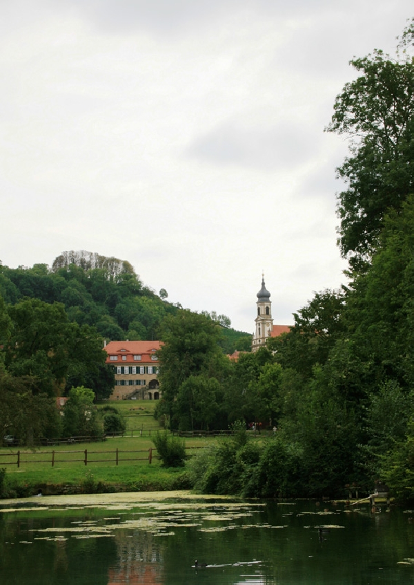 Das Foto zeigt den Casteller Schlossgarten.