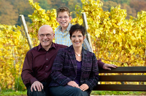 Das Foto zeigt Lothar, Cornelia und Florian Schwörer.