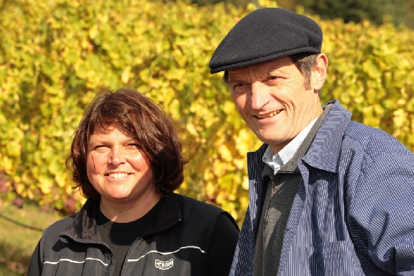 Das Foto zeigt Peter und Martina Linxweiler von Weingut Hahnmühne in der Region Nahe.