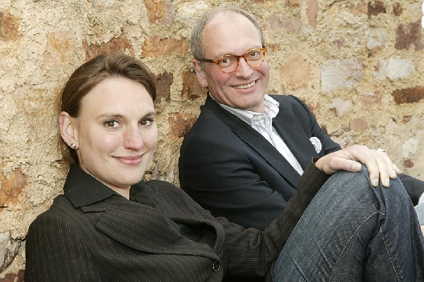 Das Foto zeigt Caroline und Armin Diel auf Burg Layen.