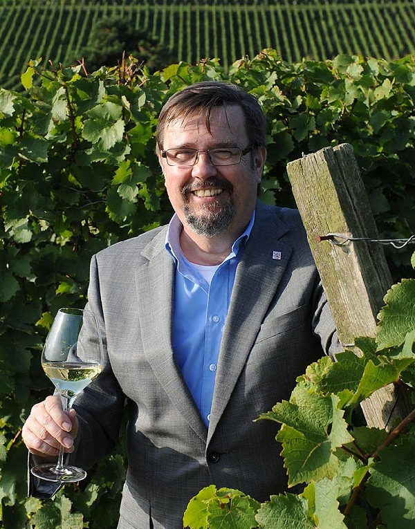 Das Foto zeigt Peter Seyffardt, Inhaber von Diefenhardt´sches Weingut in Martinsthal, Rheingau. 