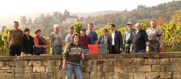 Das Foto zeigt das Team von Weingut Müller-Catoir, Haardt in der Pfalz.