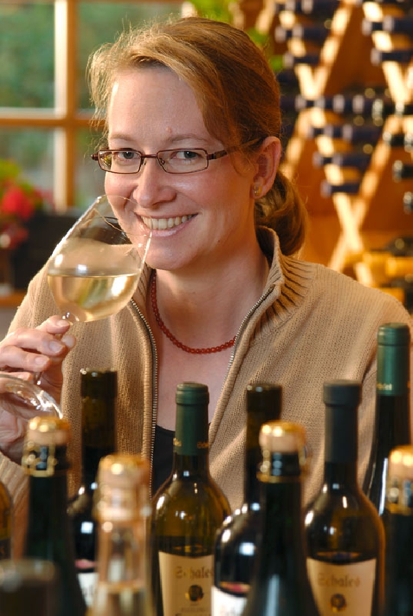 Das Foto zeigt die Geschäftsführerin Astrid Schales.