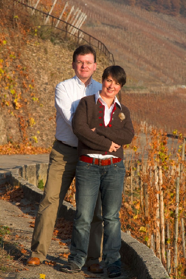 Das Foto zeigt Maren und Jürgen Fendt, Inhaber des Weinguts Fendt Weinfamilie.