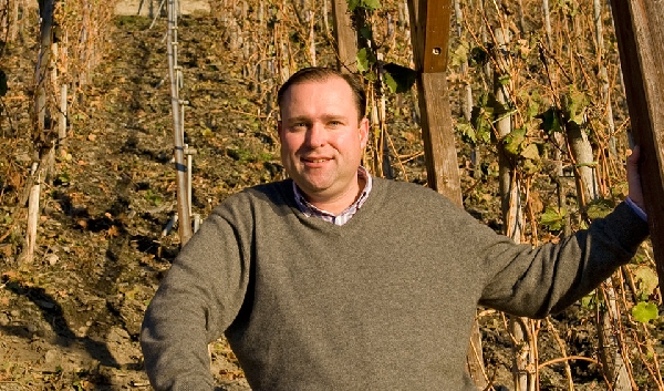 Das Foto zeigt Nikolaus Peter Weis, Inhaber des Weinguts St. Urbans-Hof.