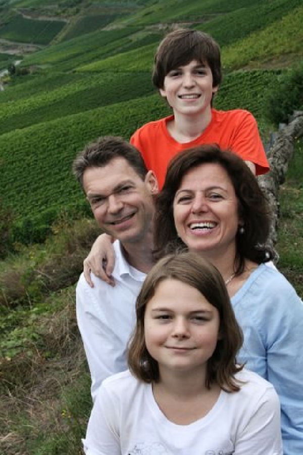 Das Foto zeigt die Winzerfamilie Neher, Inhaber von Weingut Mohr, aus Lorch im Rheingau