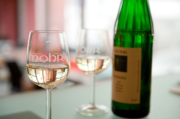 flaschemitweinglasmohr web