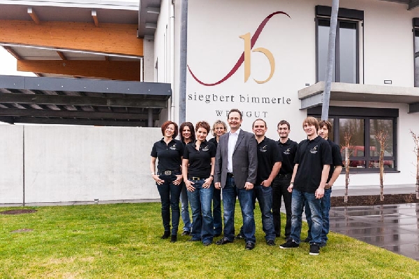 Das Foto zeigt das Team von Weingut Siegbert Bimmerle in Renchen-Erlach, Baden.
