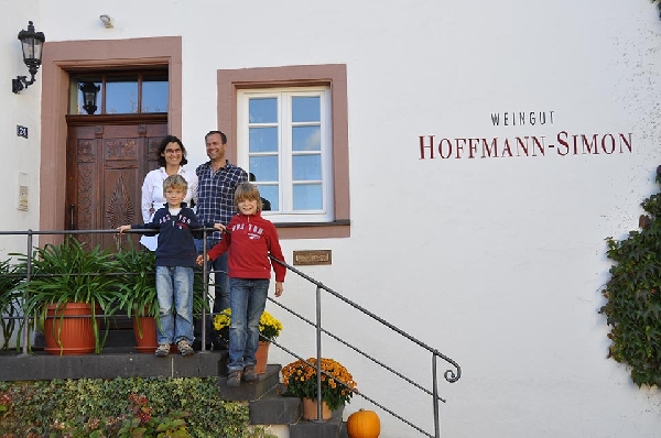 Das Foto zeigt Familie Hoffmann vom Weingut Hoffmann-Simon in Piesport.