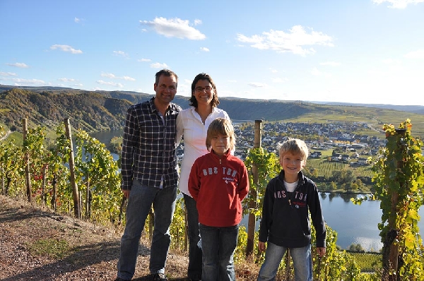 Das Foto zeigt Familie Hoffmann von Weingut Hoffmann-Simon in Piesport, Mosel-Saar-Ruwer.