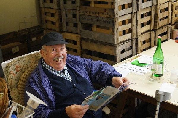 Das Bild zeigt den Weingutinhaber Peter Spindler.