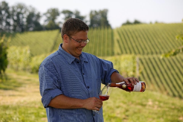 Das Bild zeigt Winzer Thomas Männle, Inhaber von Weingut Andreas Männle aus Durbach.