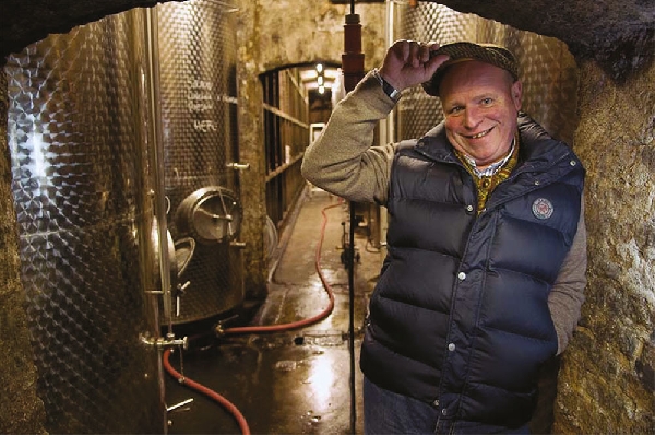 Das Foto zeigt August Kesseler, Inhaber des gleichnamigen Weinguts in Assmannshausen.